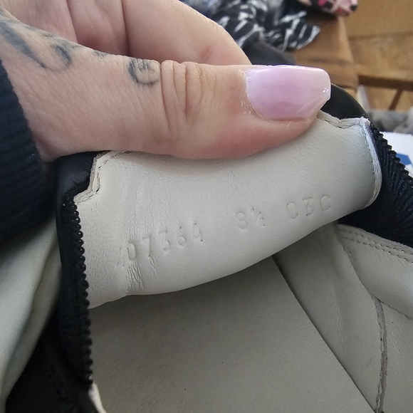 *GUCCI BLACK LEATHER EMBOSSED LOGO SLIP ON SNEAKERS SZ 8.5 MADE IN ITALY #407364 - Picture 15 of 16